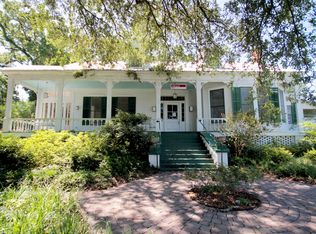 810 Iberville Dr, Ocean Springs, MS 39564
