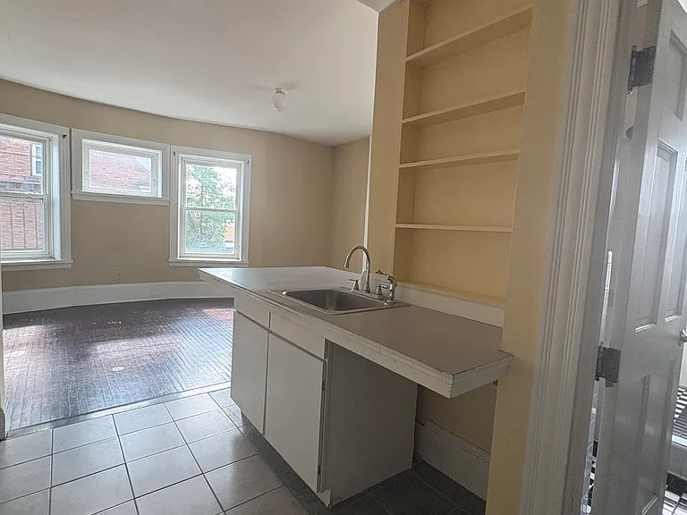 5813 Bartlett St #3 — Photo 6