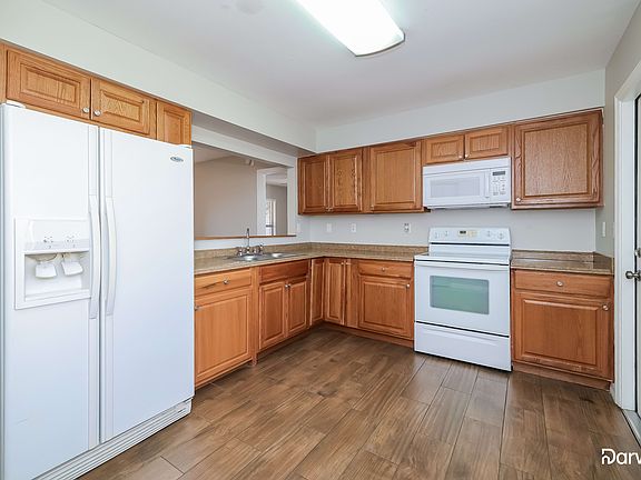 4th image of 714 Tahiti Dr