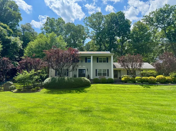 304 Chesapeake Dr, Great Falls, VA 22066