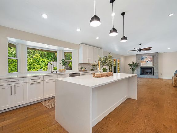 3rd image of 4198 Riva Ridge Dr