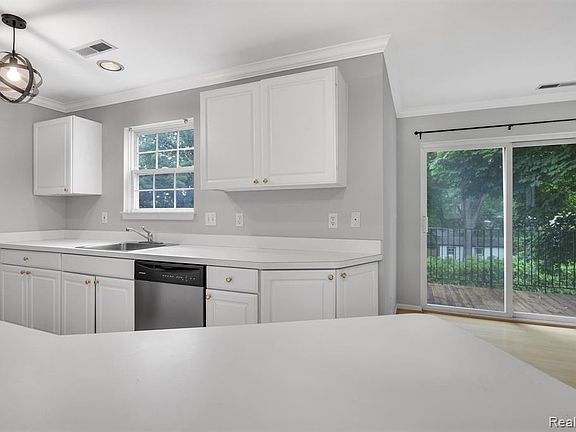 4th image of 1533 Chesapeake