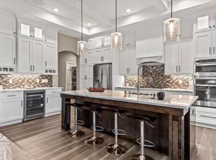 W263N6176 Ridge Dr, Sussex, WI 53089