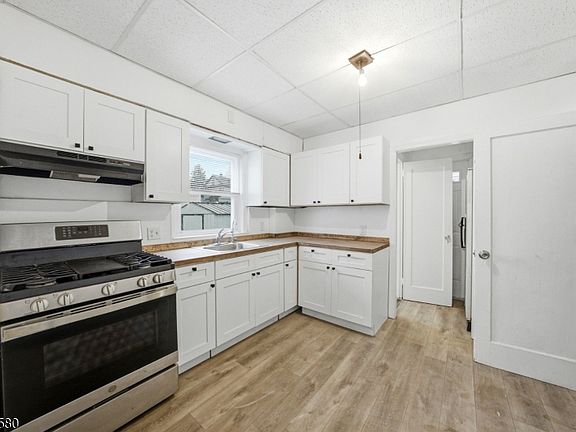 3rd image of 294 Park Ave