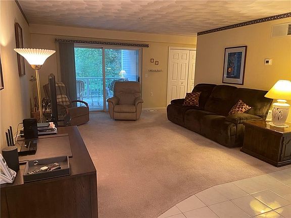 2nd image of 720 Putnam Pike APT 504