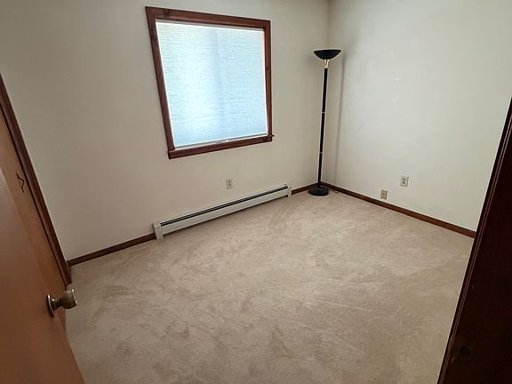2nd image of 995 Cottonwood Ln