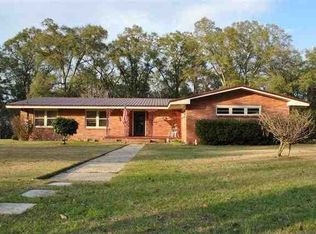 700 W Hemlock Ave, Geneva, AL 36340