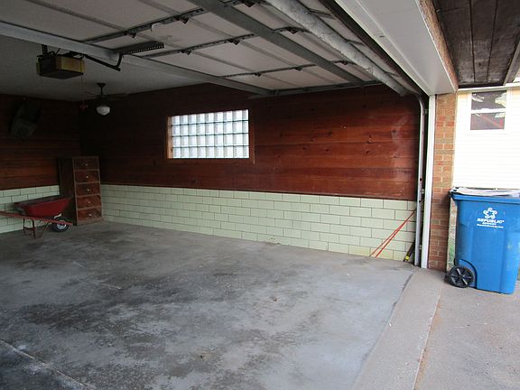 5th image of 160 Oakbrook St NE