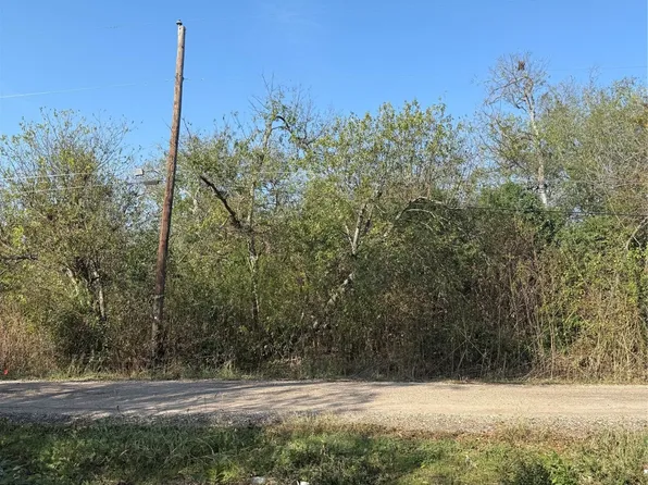 319 Front St, Holland, TX 76534