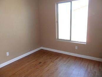 5th image of 1117 W La Salle St