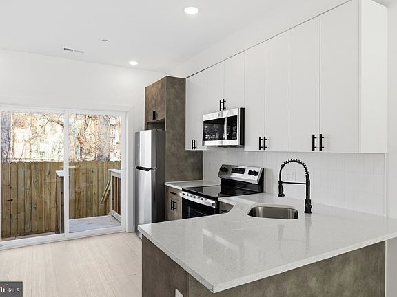 3rd image of 1024 W Orleans St