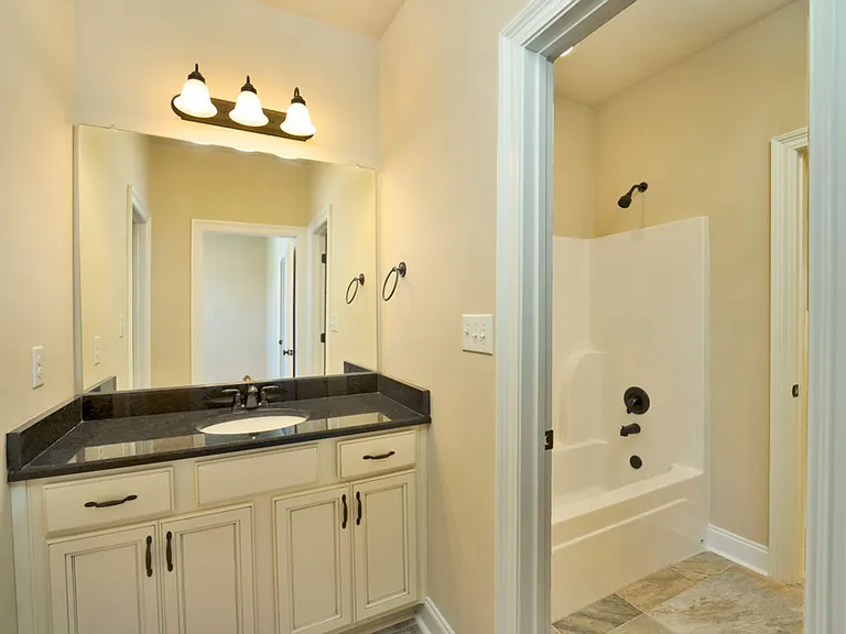 523 Kensley Ave — Photo 38