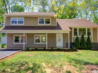 2 Taylor Dr, Glen Cove, NY 11542