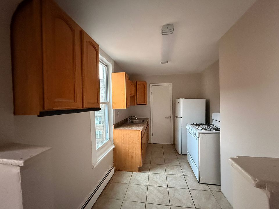1st image of 61 Laidlaw Ave #37E