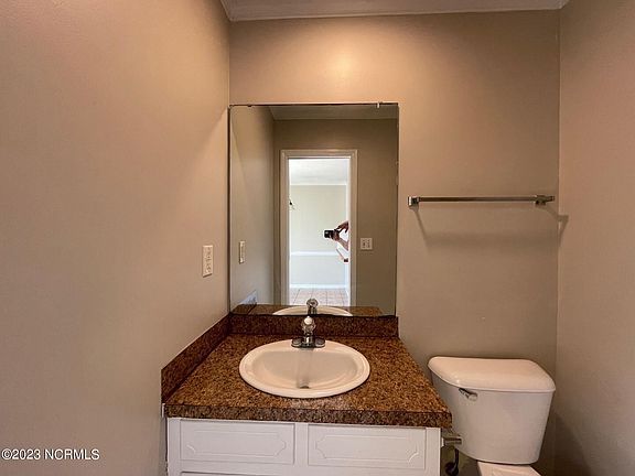 4th image of 3907 Sterling Pointe Dr Unit Gg1