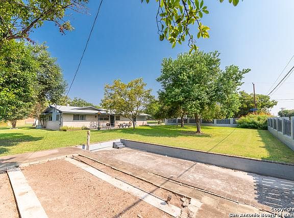 4th image of 1418 Deer Run St