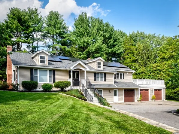 24 Meadowbrook Rd, Dover, MA 02030