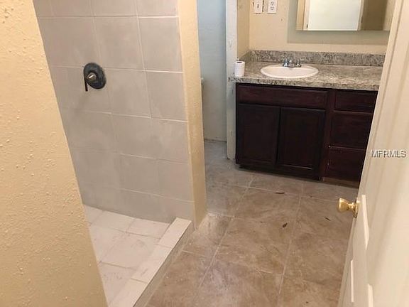 5th image of 1104 S Terry Ave