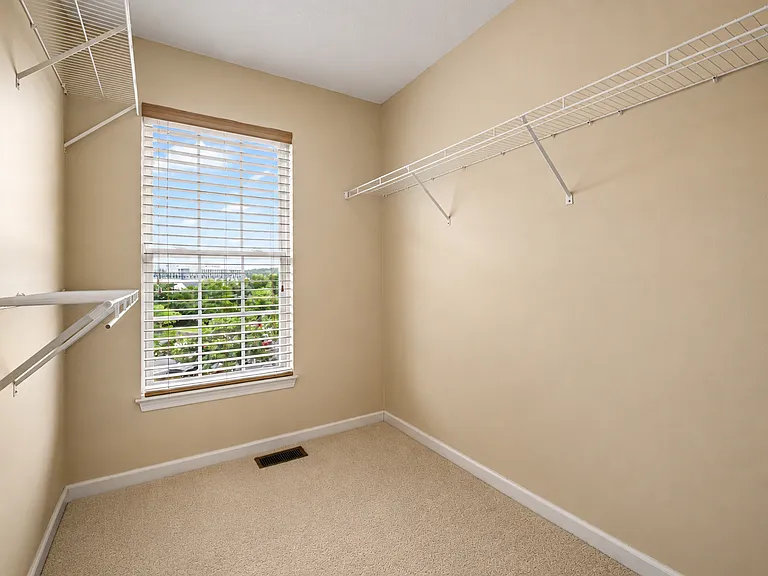 208 Village Pl — Photo 21