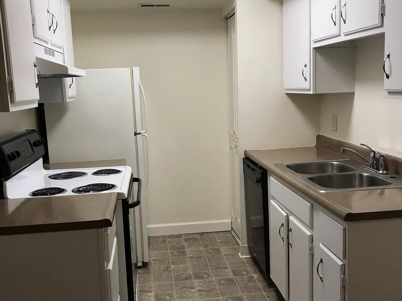 2 bed, 900 sqft, $1,295 — Photo 1