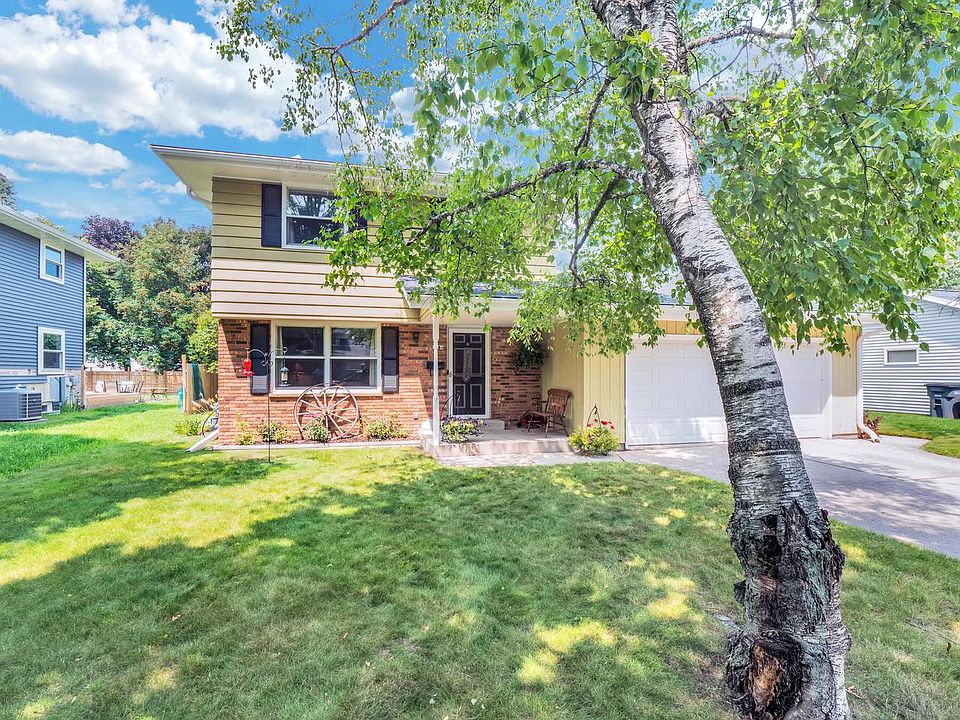 1st image of 1334 Carmen AVENUE