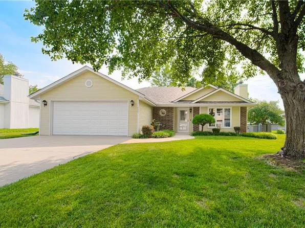 205 Cross Creek Ln, Grain Valley, MO 64029