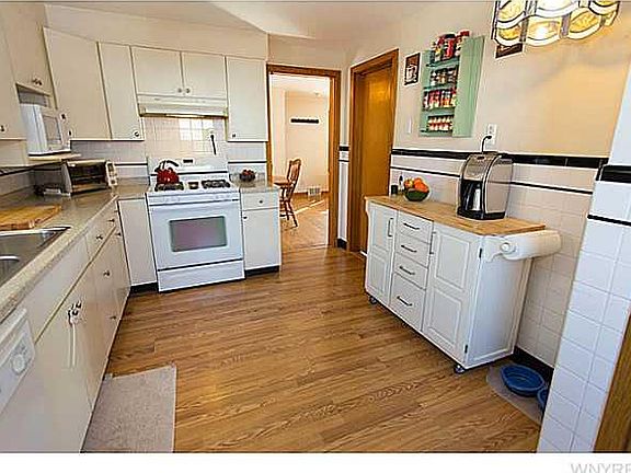 4th image of 629 Roycroft Blvd