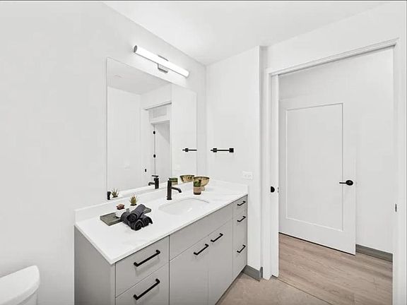 4th image of 2254 N Elston Ave #1