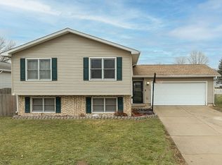1530 Broadview Ct, Ely, IA 52227