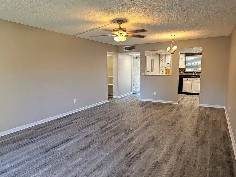 701 Russell Ln #209 — Photo 3