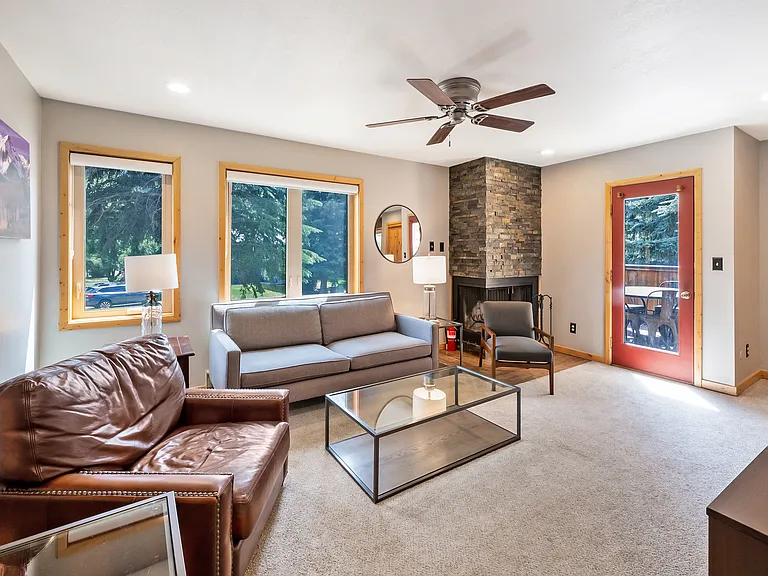 83 Larkspur Ln #B — Photo 2