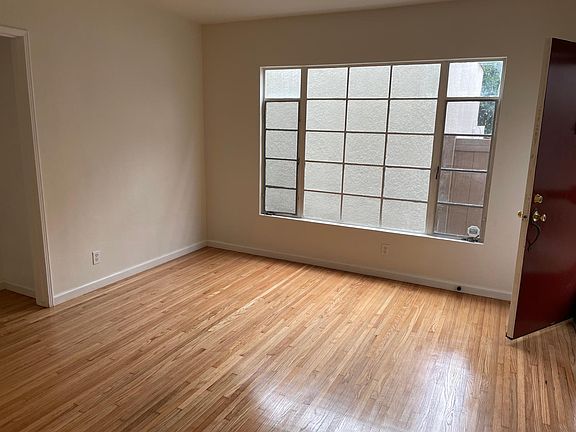 Living Room- Lots of natural lighting