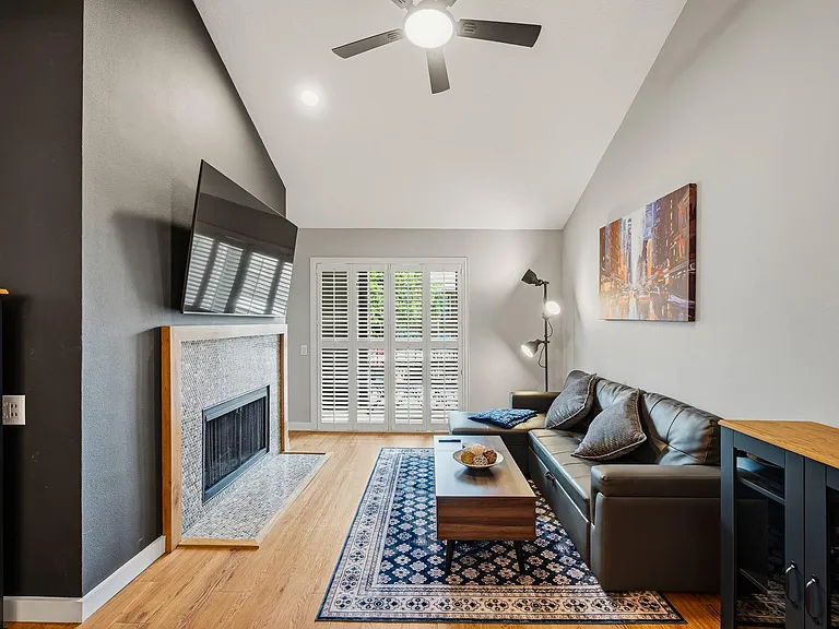 1860 White Oak Dr #242 — Photo 3