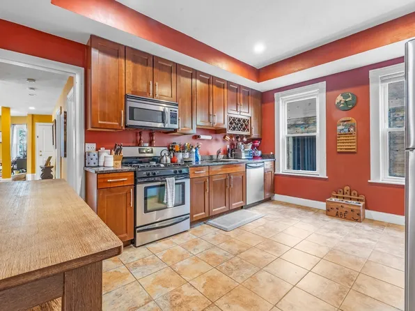 71 Romsey St APT 2, Dorchester, MA 02125