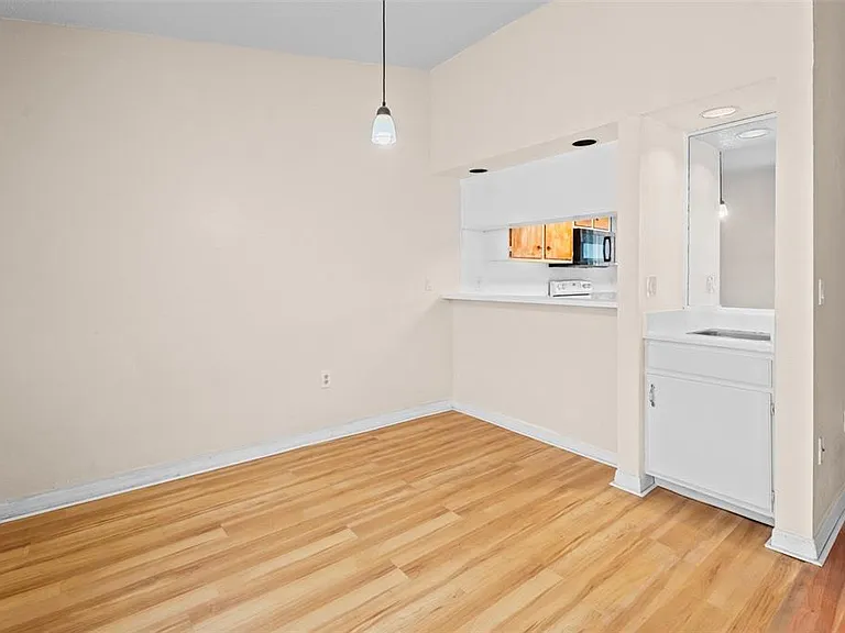 652 Saint Johns Ct #652 — Photo 8