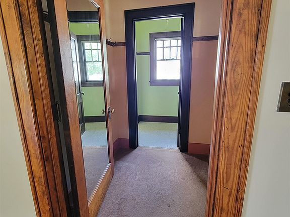 4th image of 209 W Church St