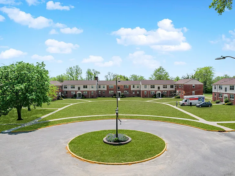 Park Towne Apartments LLC — Photo 19