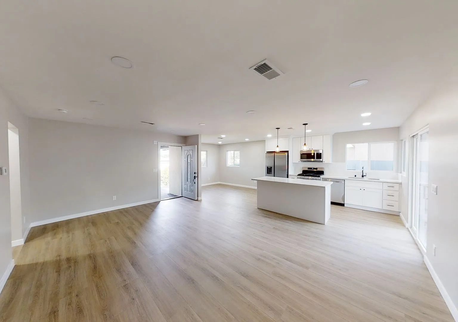 4BD/2BA on East Falls! — Photo 4