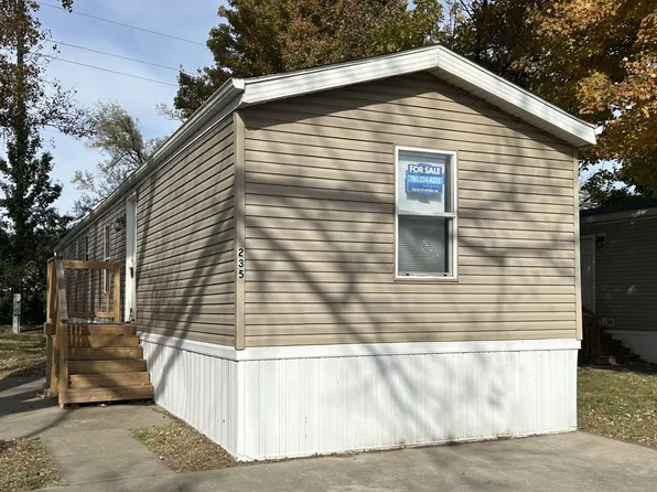 1900 NW Lyman Rd #235, Topeka, KS 66608