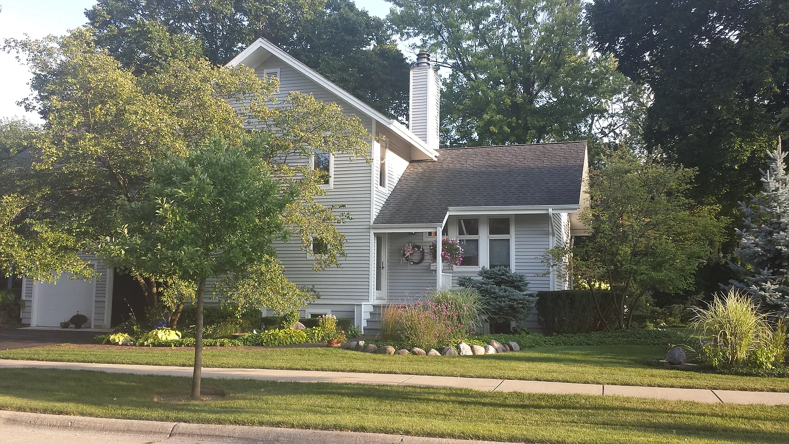 521 N Elm St photo 1