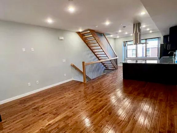 4th image of 2015 S Hutchinson St Unit 4