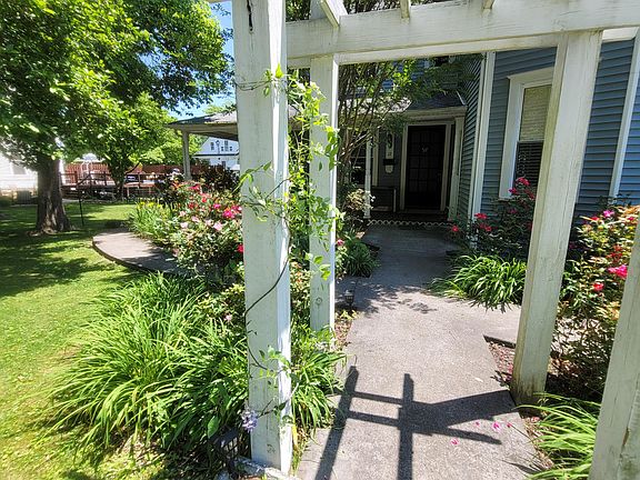 3rd image of 12 Wyandotte Ave W