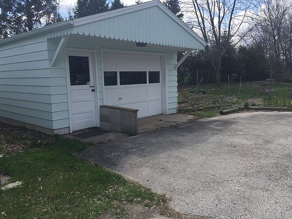 detached garage