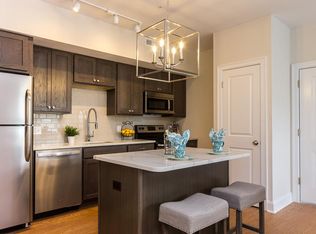 41 E Central St UNIT 302, Franklin, MA 02038