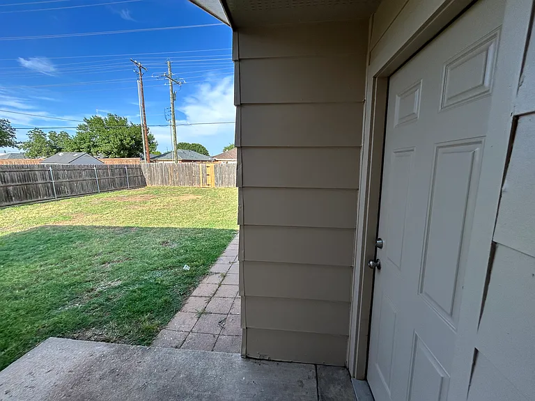 8219 Elkridge Ave — Photo 16