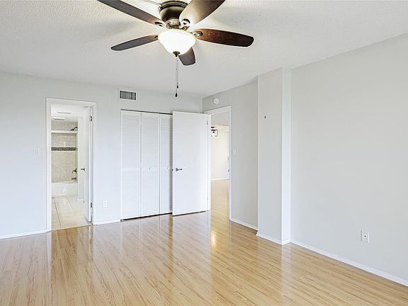 5th image of 6124 43rd St W APT 404A