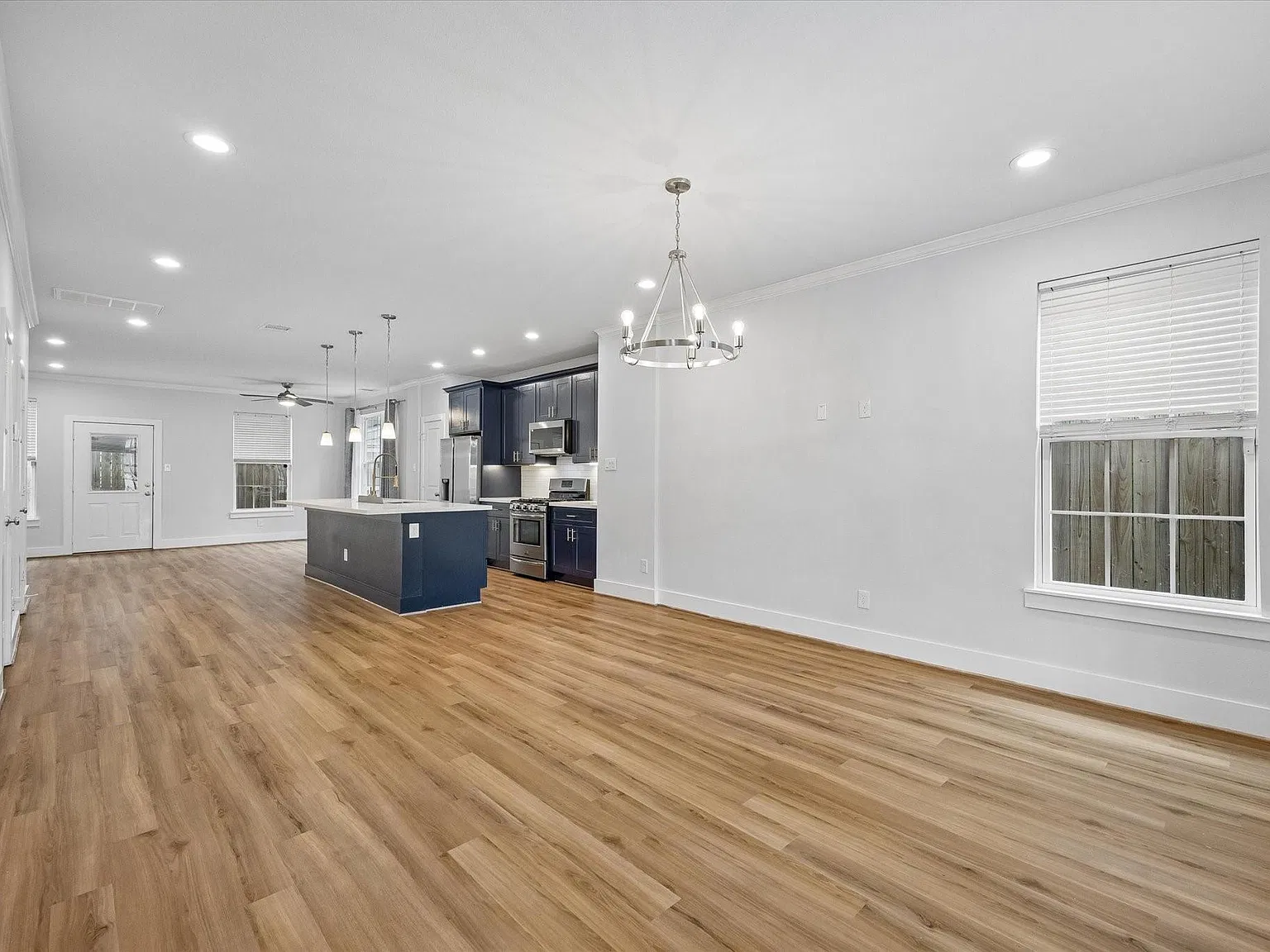 3 bed, 2.5 bath, 1698 sqft, $3,000 — Photo 4