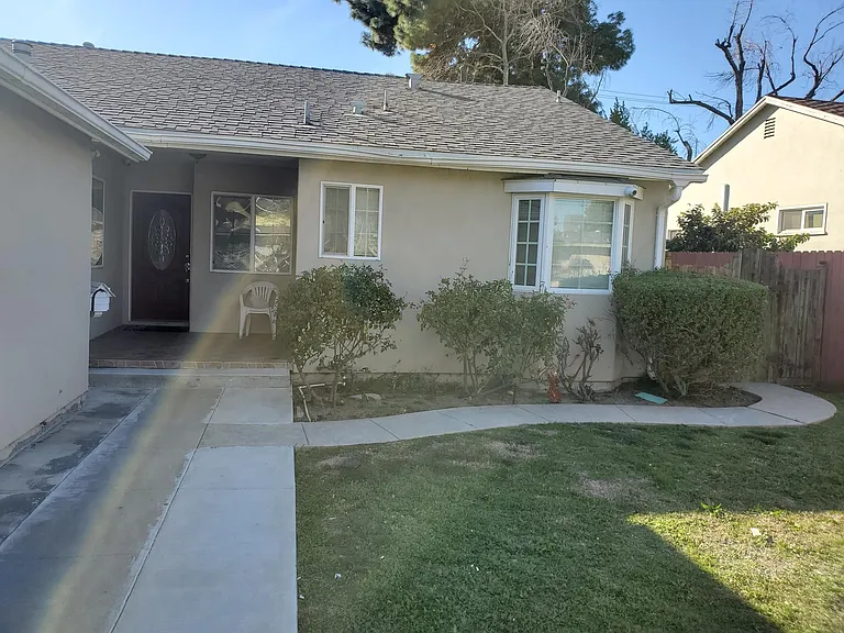 8921 Chimineas Ave — Photo 2