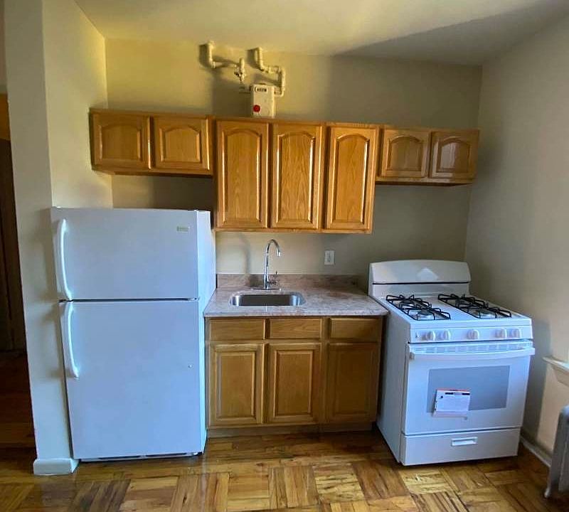 2nd image of 2085 Morris Ave #2A