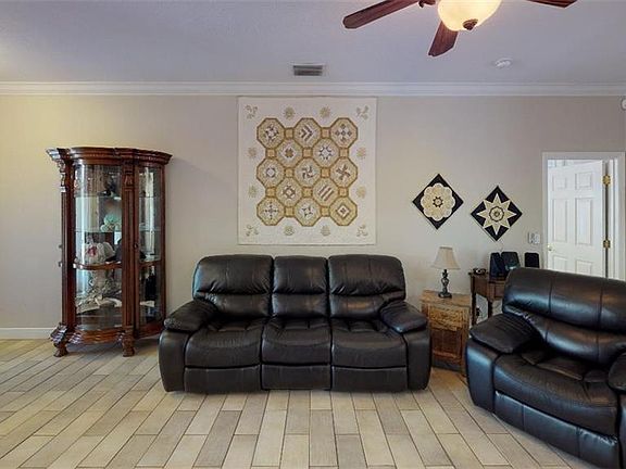 3rd image of 3533 Vaughn Ln